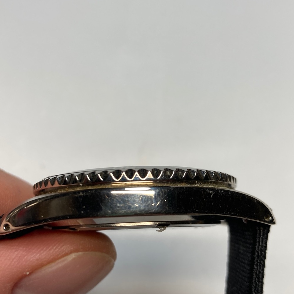 Casio vintage MTD-1010 dive watch, new fabric strap, new battery, black dial - Picture 12 of 15